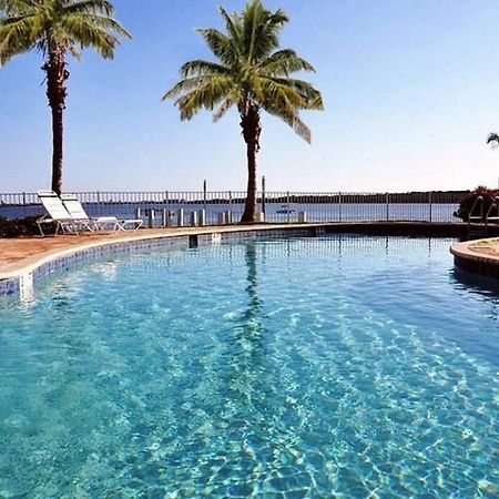 Bright Luxury Oceanfront Condo With Private Balcony And Hotel Pool St. Petersburg Eksteriør bilde