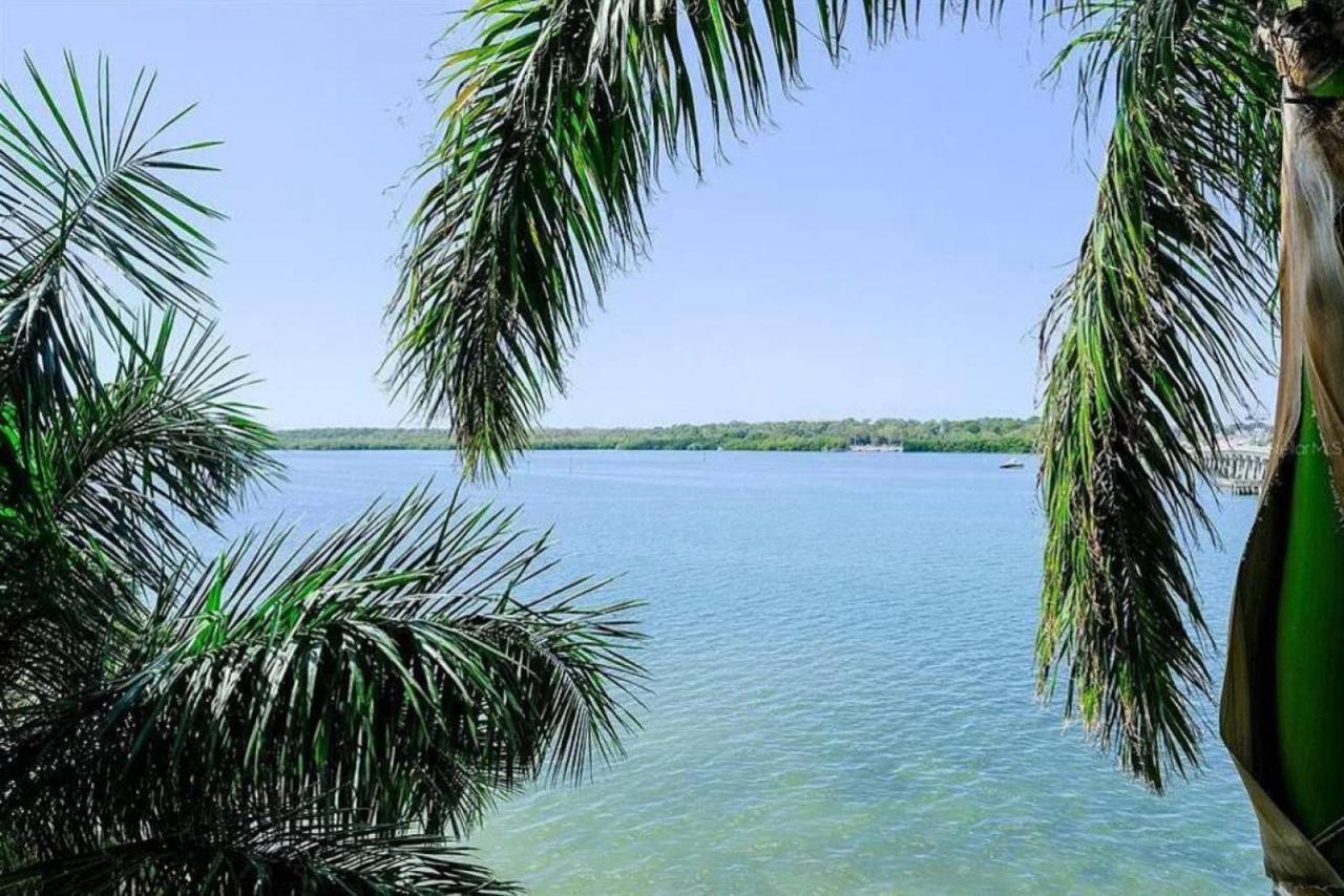 Bright Luxury Oceanfront Condo With Private Balcony And Hotel Pool St. Petersburg Eksteriør bilde