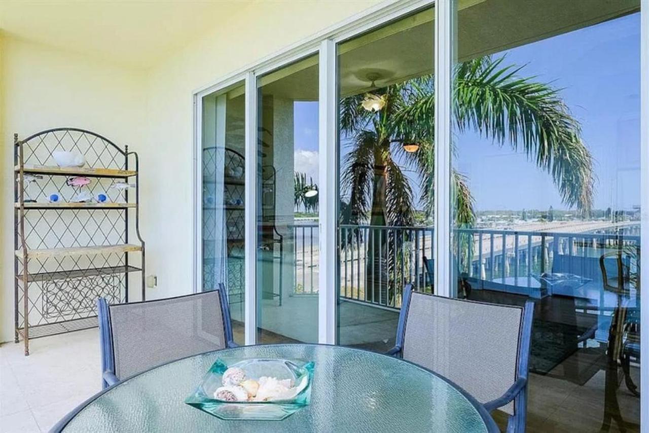 Bright Luxury Oceanfront Condo With Private Balcony And Hotel Pool St. Petersburg Eksteriør bilde