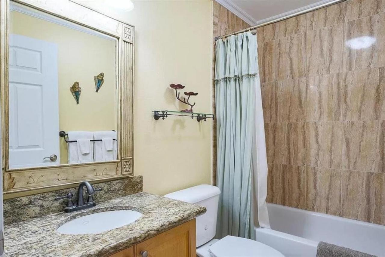Bright Luxury Oceanfront Condo With Private Balcony And Hotel Pool St. Petersburg Eksteriør bilde