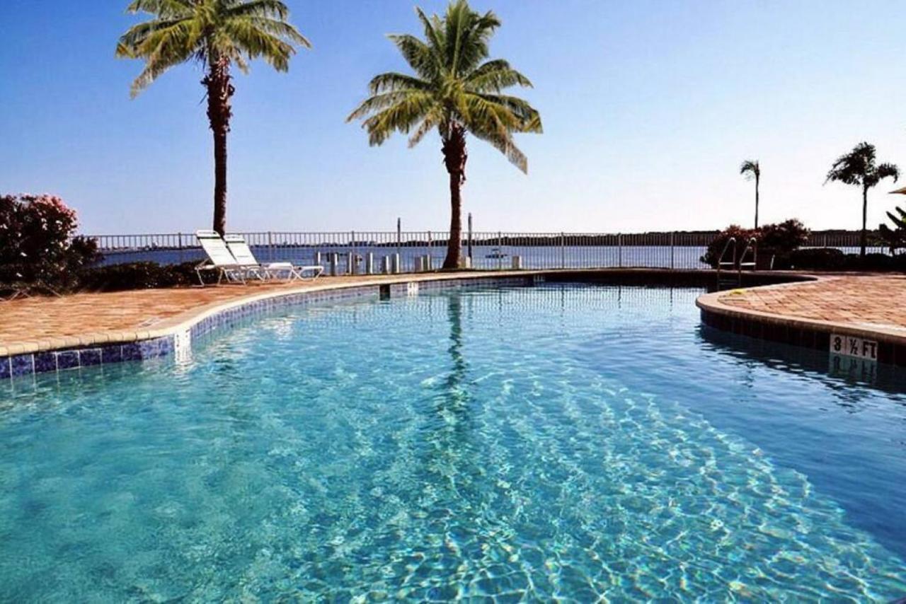 Bright Luxury Oceanfront Condo With Private Balcony And Hotel Pool St. Petersburg Eksteriør bilde