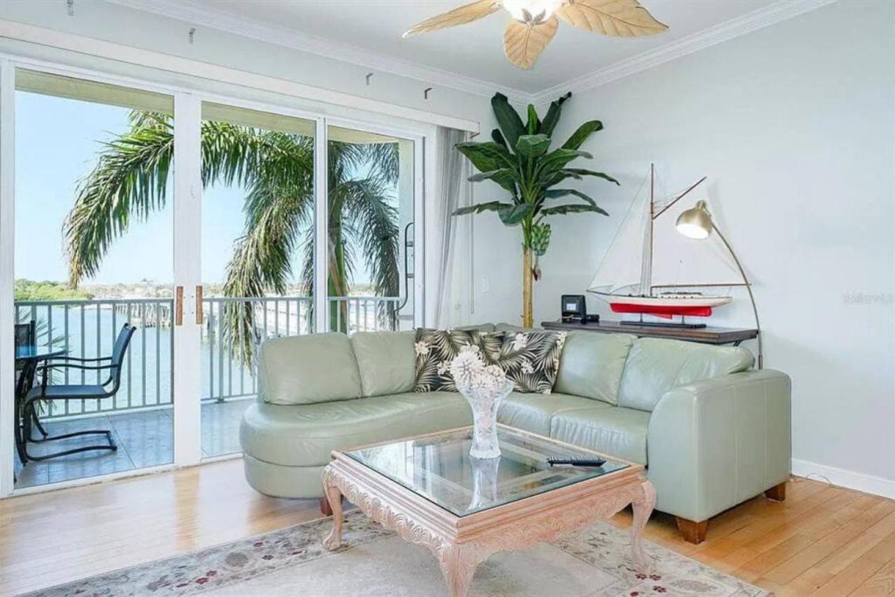Bright Luxury Oceanfront Condo With Private Balcony And Hotel Pool St. Petersburg Eksteriør bilde