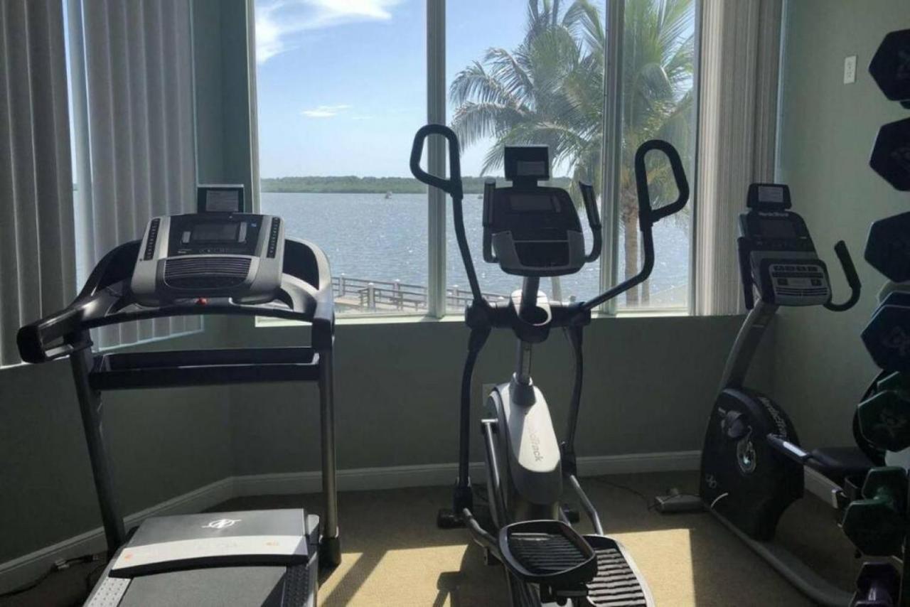 Bright Luxury Oceanfront Condo With Private Balcony And Hotel Pool St. Petersburg Eksteriør bilde
