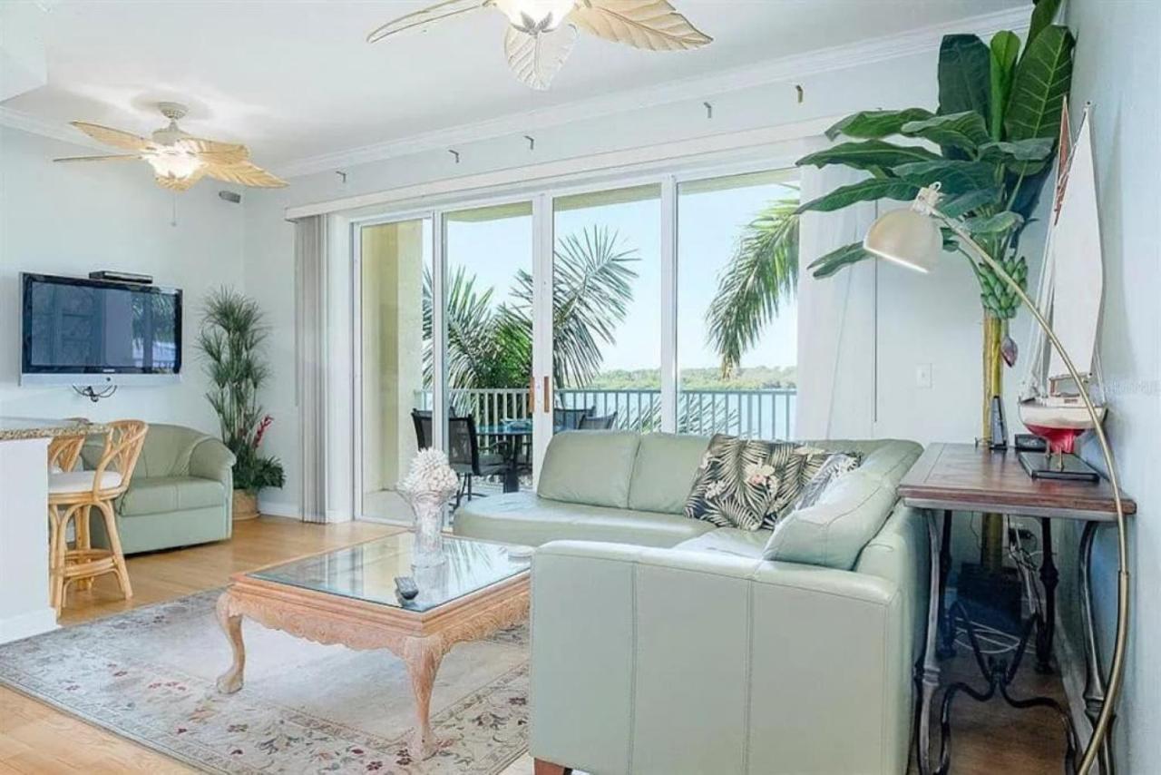 Bright Luxury Oceanfront Condo With Private Balcony And Hotel Pool St. Petersburg Eksteriør bilde