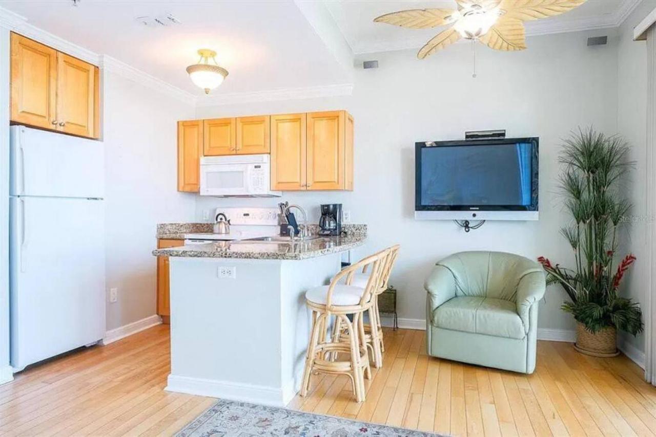 Bright Luxury Oceanfront Condo With Private Balcony And Hotel Pool St. Petersburg Eksteriør bilde